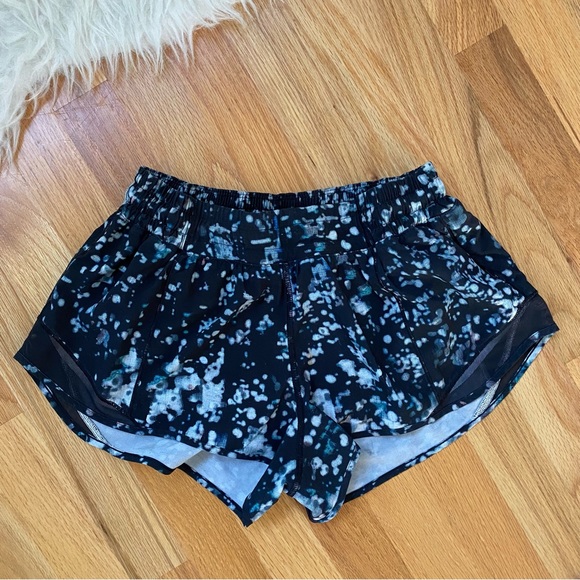 lululemon athletica Pants - Lululemon Hotty Hot Short II Black Pixel Haze Multi EUC